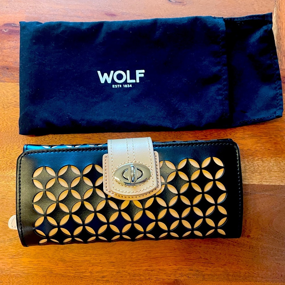 Wolf Jewlery holder
